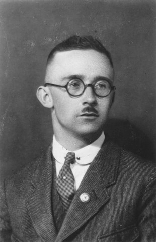 Himmler adère au NSDAP